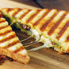 Grilled Cheese con Pesto