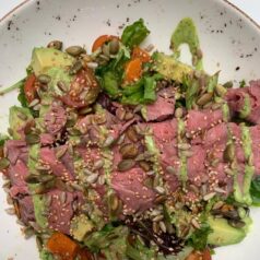 Bowl con Roastbeef Zapallo y Aguacate