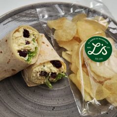 Wrap de Ensalada de Pollo al Curry