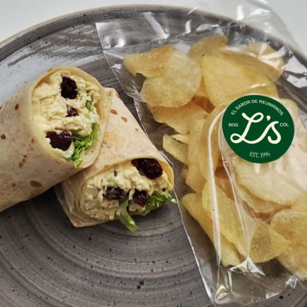 Wrap de Ensalada de Pollo al Curry